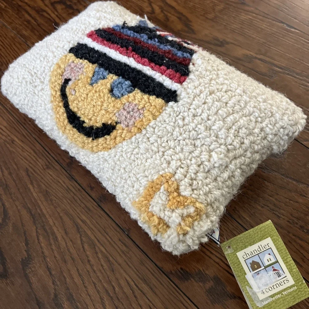 NWT Chandler 4 Corners Emoji In Snow hat 8